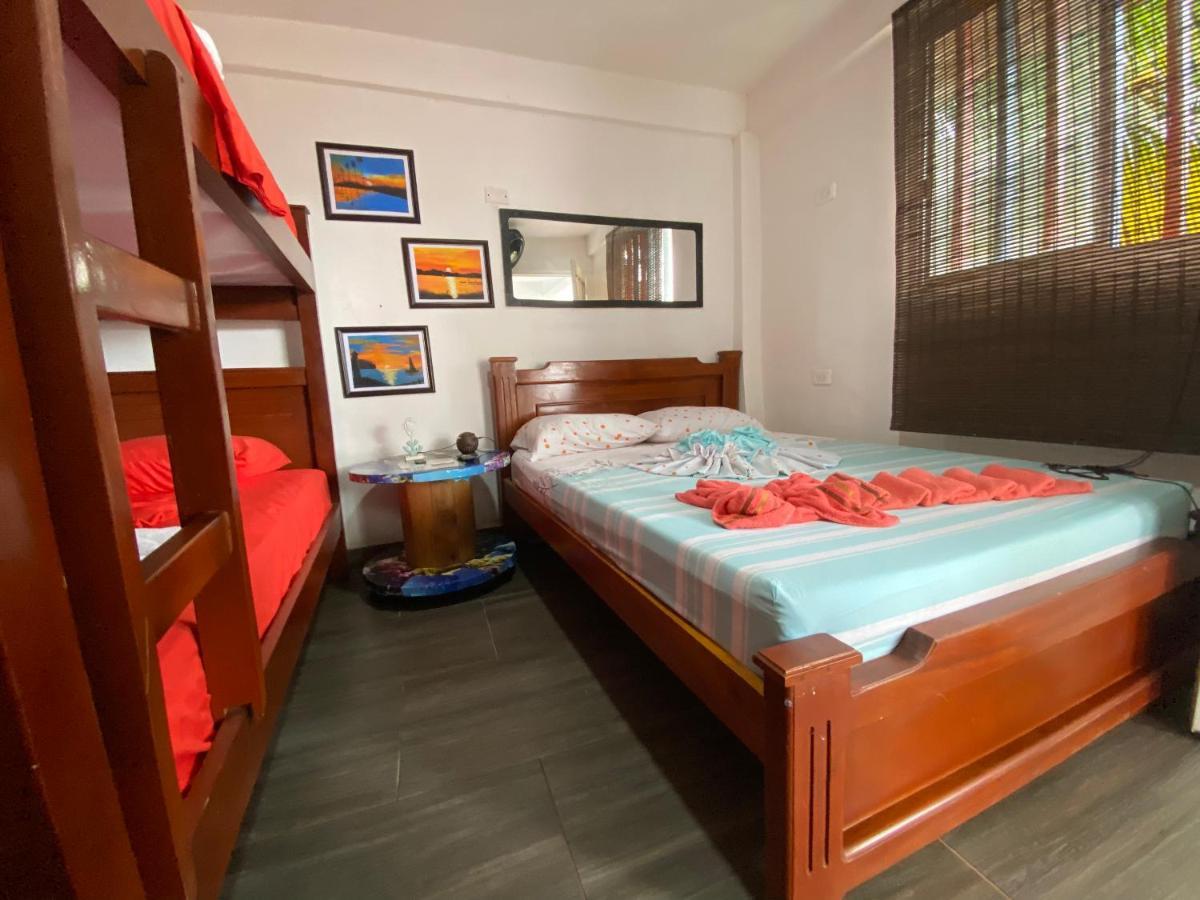 Acuarios Hostal Playa Ladrilleros ภายนอก รูปภาพ
