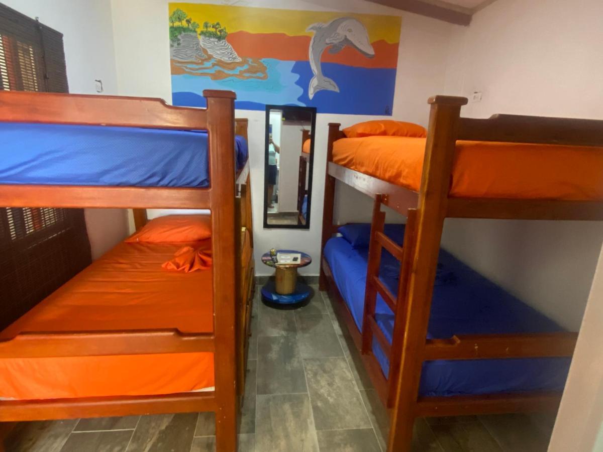Acuarios Hostal Playa Ladrilleros ภายนอก รูปภาพ