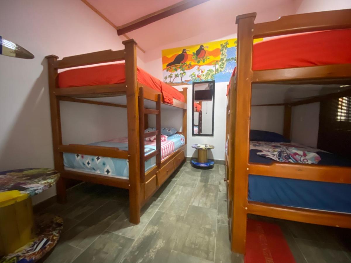 Acuarios Hostal Playa Ladrilleros ภายนอก รูปภาพ