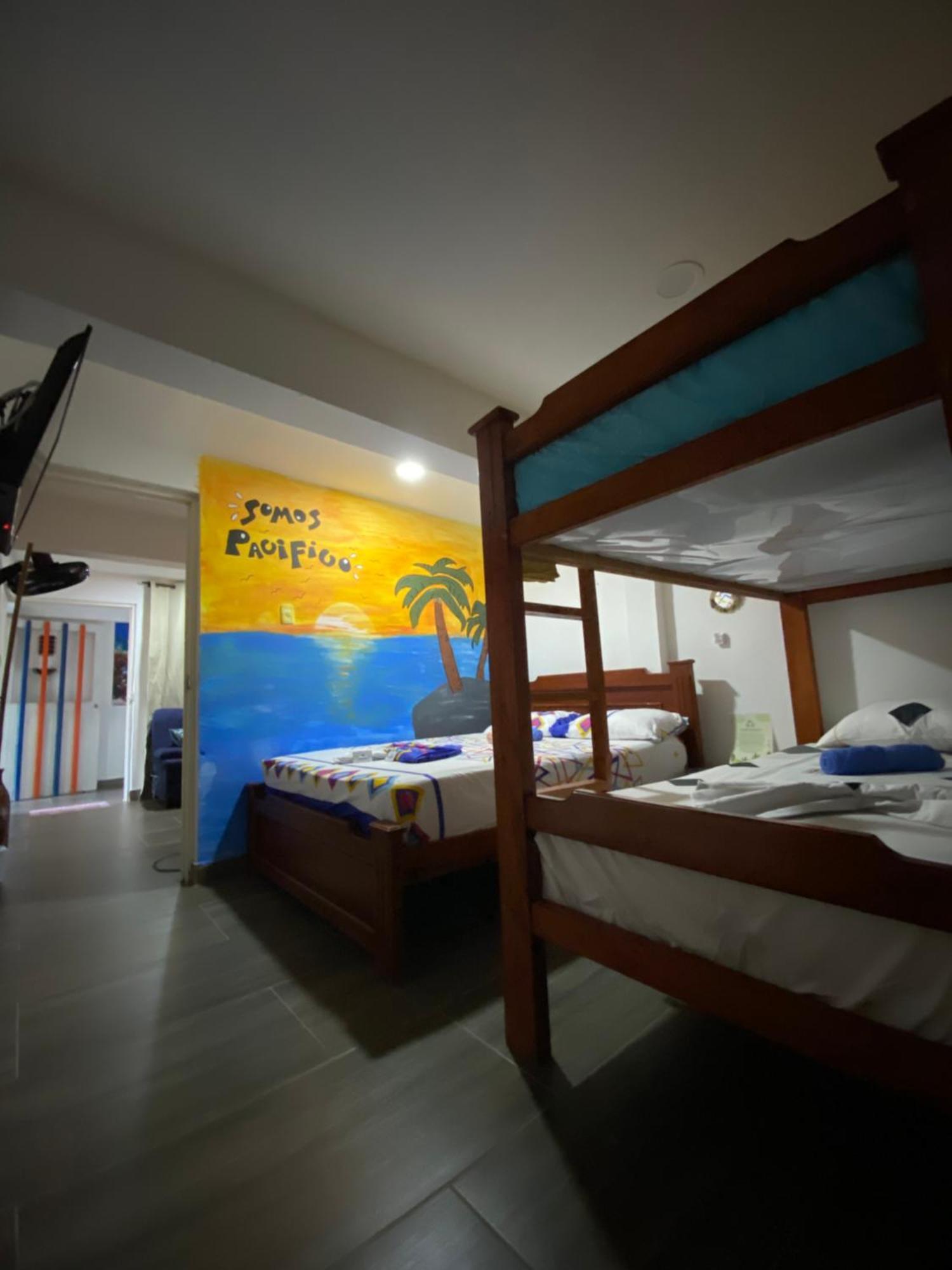 Acuarios Hostal Playa Ladrilleros ภายนอก รูปภาพ