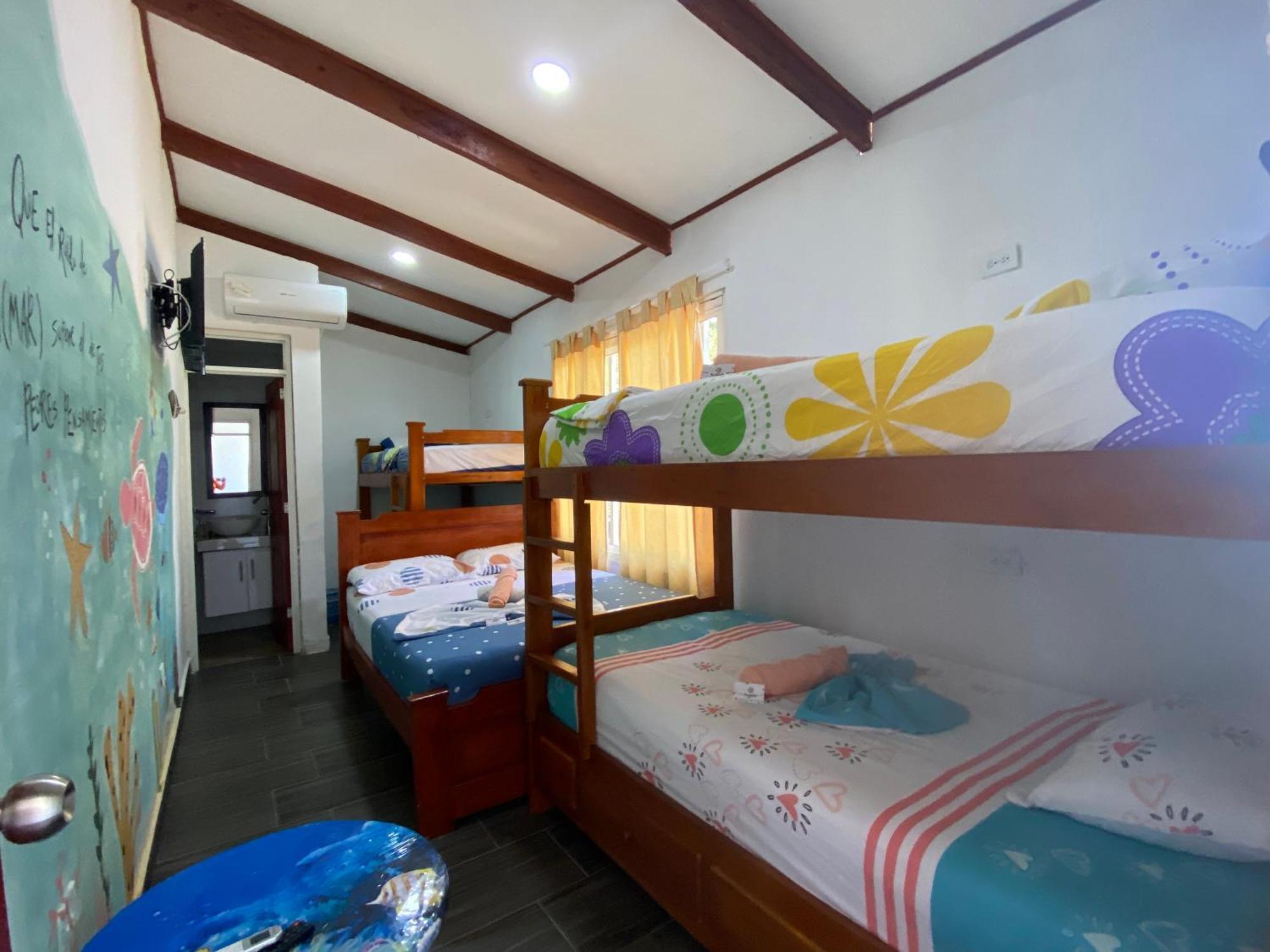 Acuarios Hostal Playa Ladrilleros ภายนอก รูปภาพ