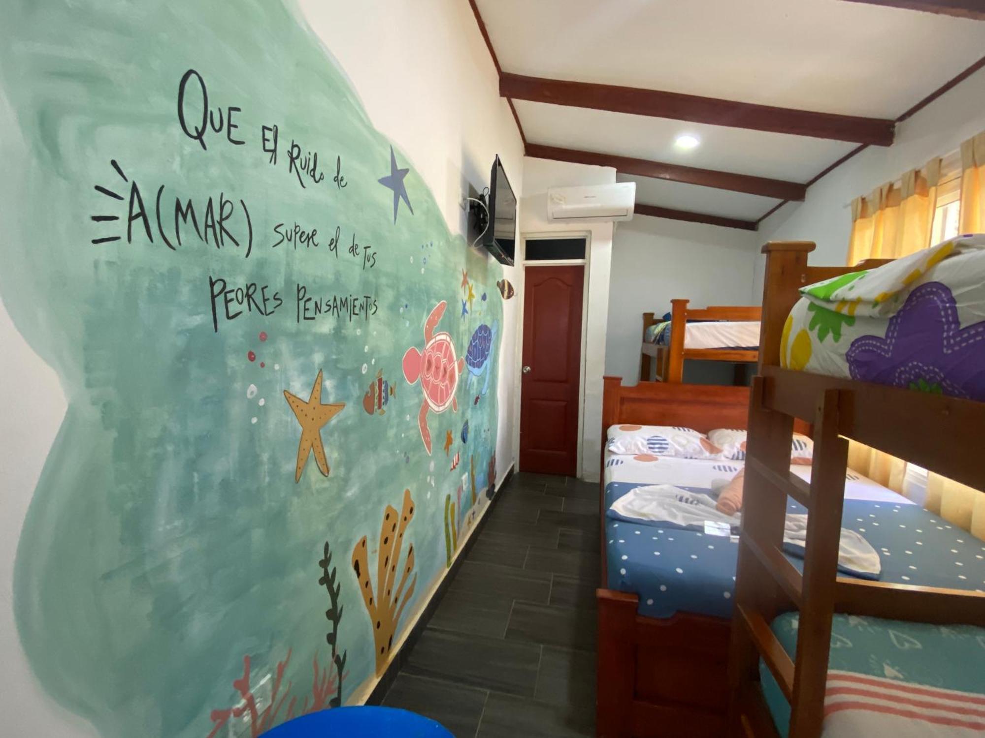 Acuarios Hostal Playa Ladrilleros ภายนอก รูปภาพ