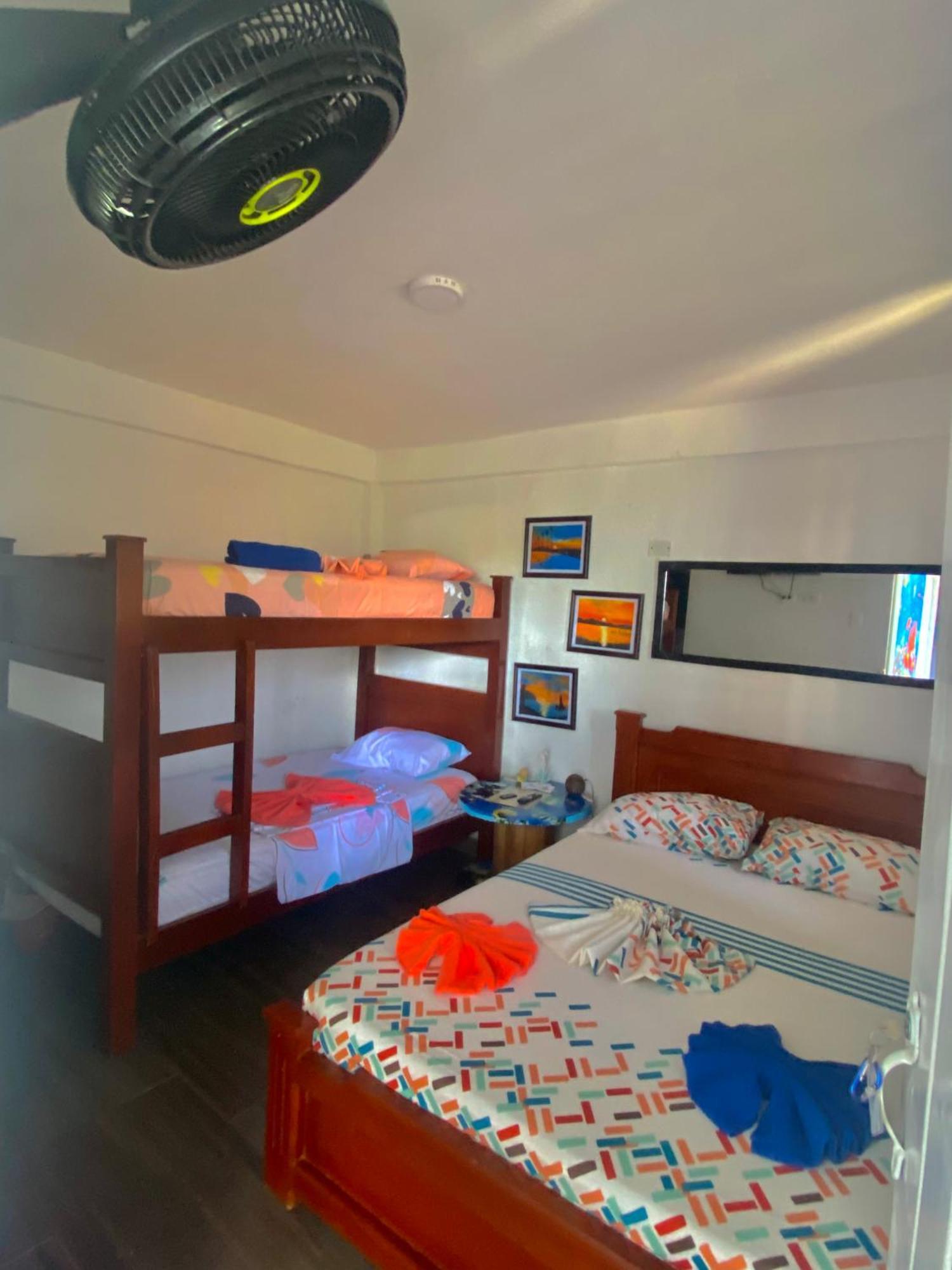 Acuarios Hostal Playa Ladrilleros ภายนอก รูปภาพ