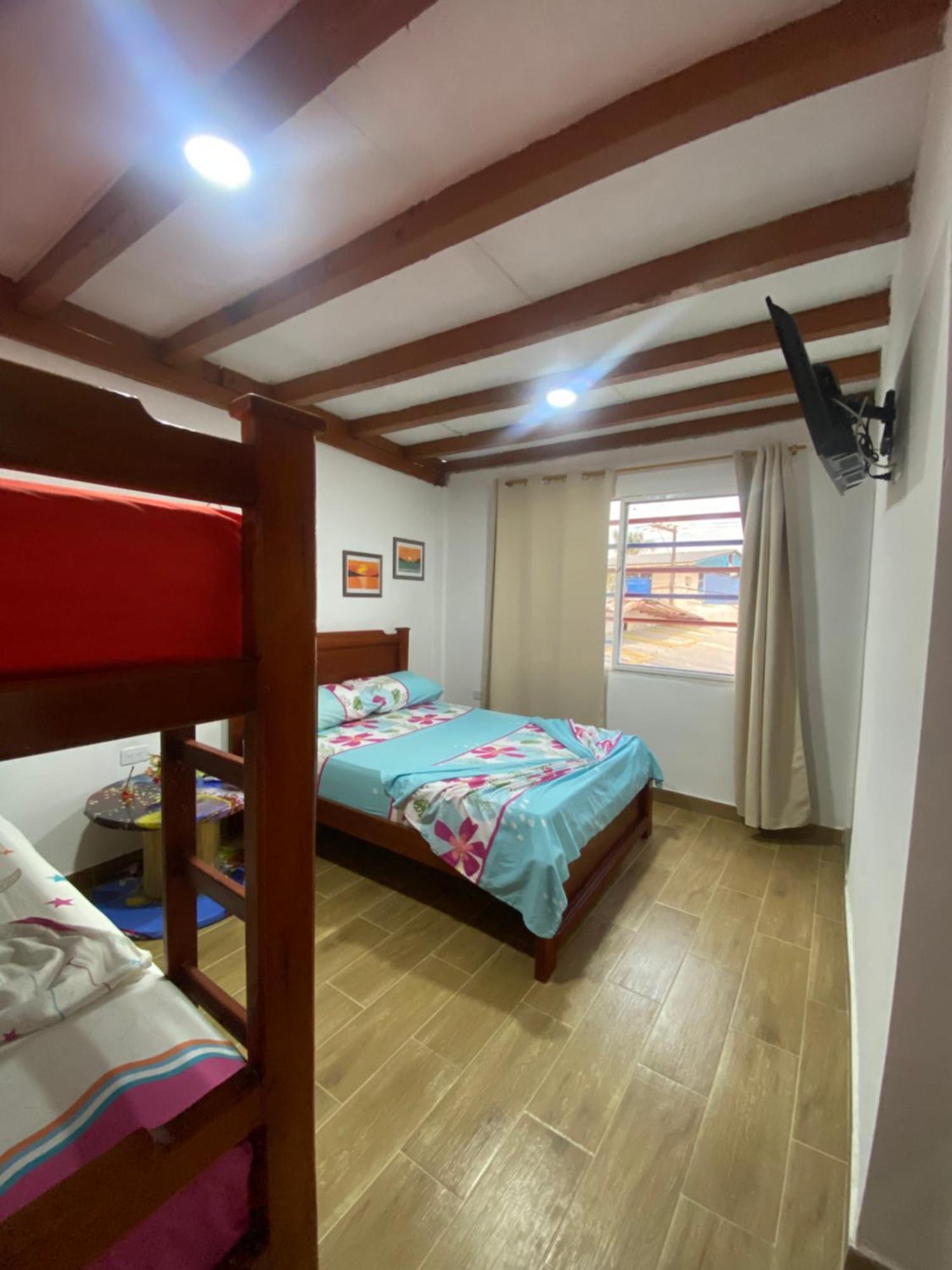 Acuarios Hostal Playa Ladrilleros ภายนอก รูปภาพ